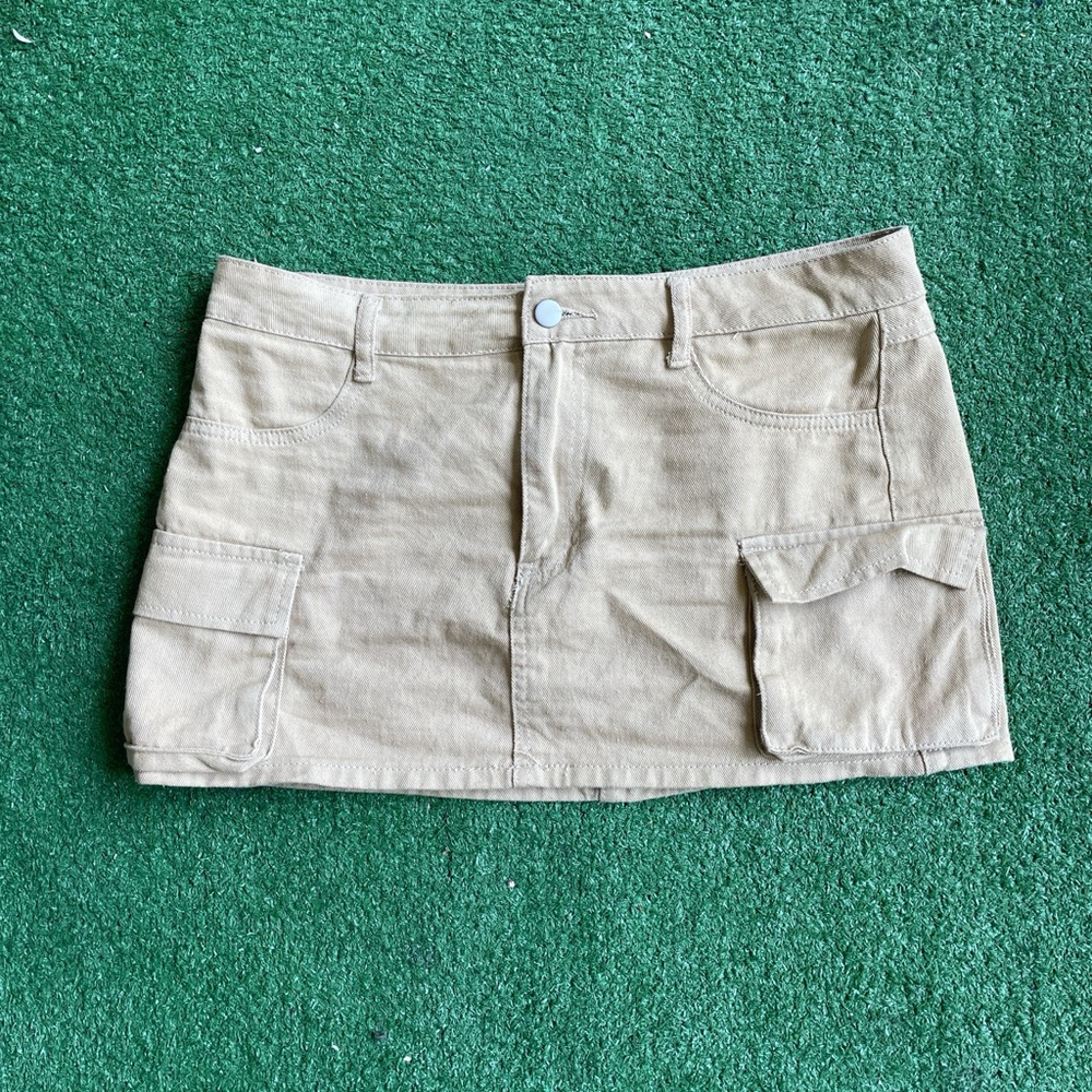Brown cargo mini skirt